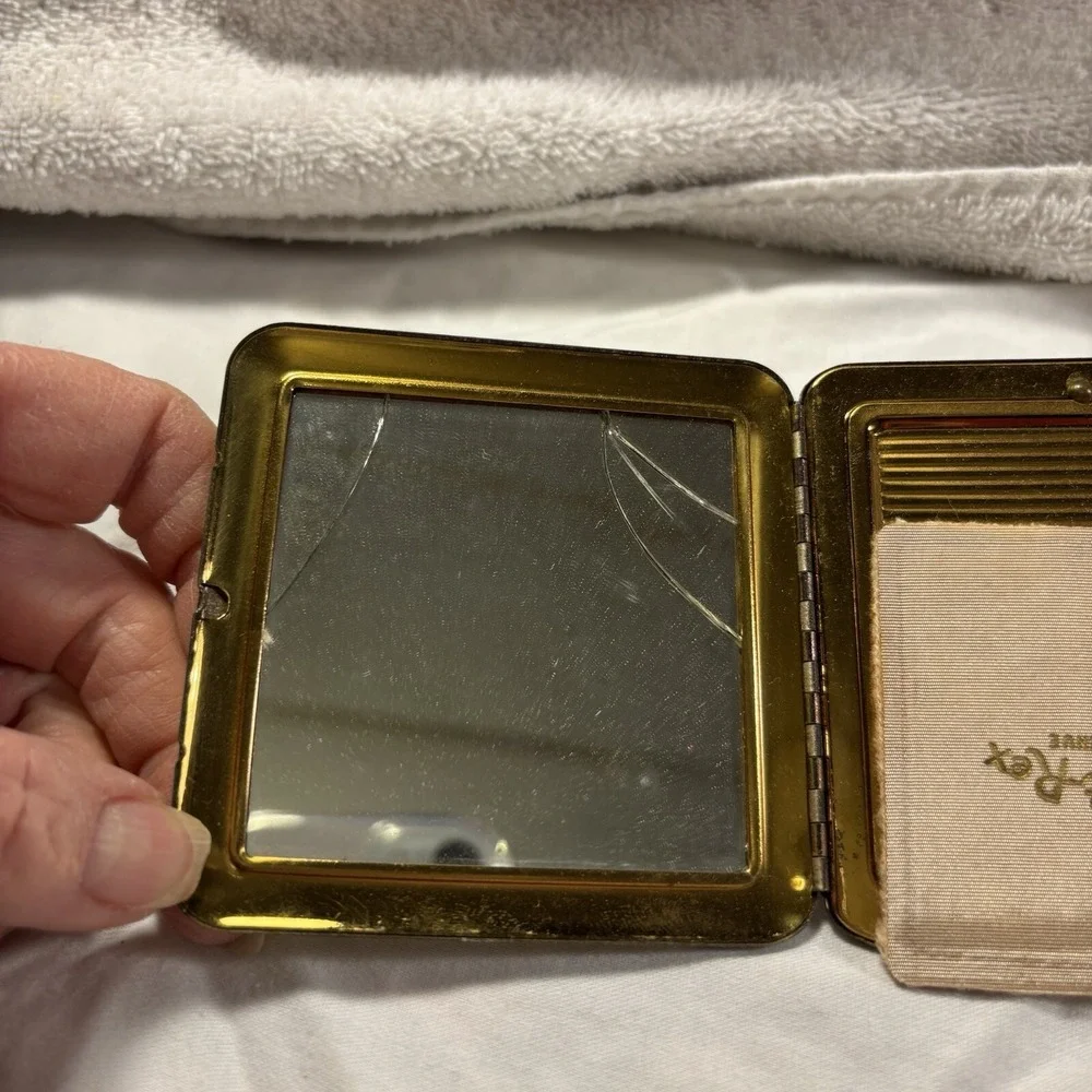 Vintage Dorset-Rex Fifth Avenue Gold Tone Powder Compact - Empty Cracked Mirror
